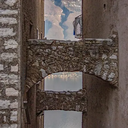 Diffuso Borgo Piovere, Naol Attico Διαμέρισμα Tignale