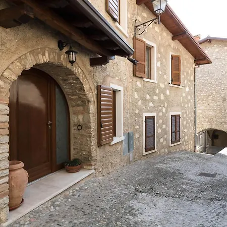 Borgo Piovere, In ティニャーレ