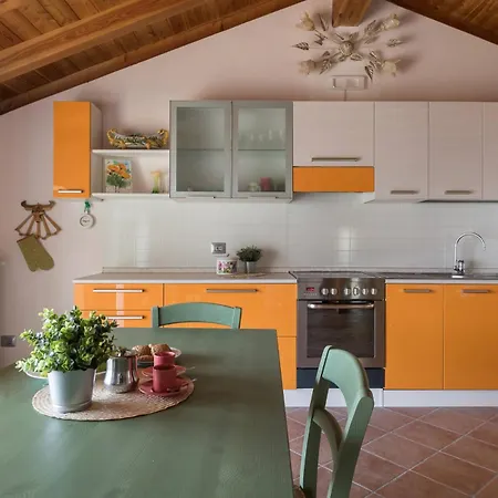 Diffuso Borgo Piovere, Naol Attico Διαμέρισμα Tignale