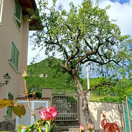 Borgo Piovere, In 公寓 *