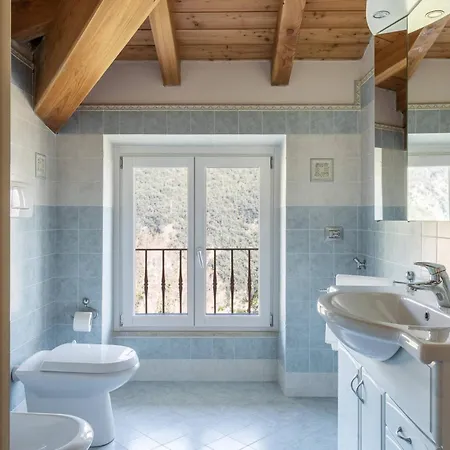 Diffuso Borgo Piovere, Naol Attico Διαμέρισμα