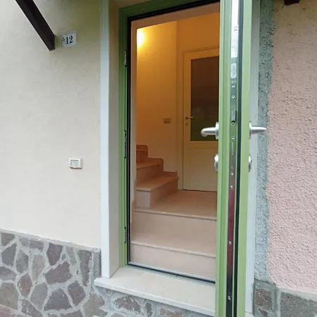 Diffuso Borgo Piovere, Naol Attico Διαμέρισμα *
