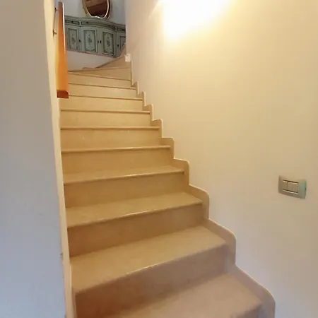 Diffuso Borgo Piovere, Naol Attico Διαμέρισμα *