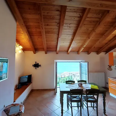 Diffuso Borgo Piovere, Naol Attico דירה טיניאלה